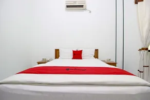 RedDoorz near XT Square Yogyakarta - Room