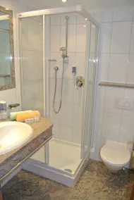 Hotel Garni Central - Zimmer - Studios - Apartments - Badeværelse
