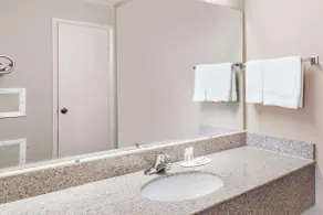 Travelodge by Wyndham Ridgeway Martinsville Area - Banheiro