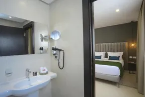 MAIA HOTEL SUITES - Bathroom