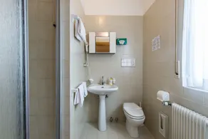 Hotel Lucia - Bathroom