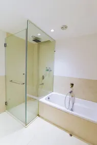 The Emerald Park - Bathroom