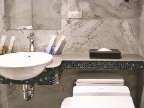 West.inn48 - Self Check-In Hotel - Bathroom