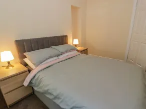 8 George Street - Room