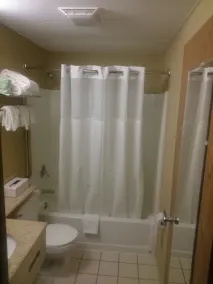 Quality Inn Hyde Park - Poughkeepsie North - Bathroom