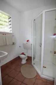 Tongan Beach Resort - Bathroom