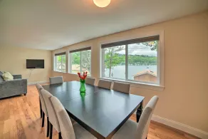 Lakefront Alton Bay Retreat w/ Dock Near Beaches! - Innvendig