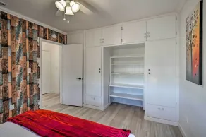Waterfront Cottage w/ Private Pool & Lake View! - Interiör