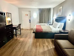 Red Carpet Inn Norwalk - Room