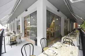 Lively Hotel - Restaurant