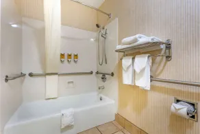 Best Western Plus Placerville Inn - Bathroom