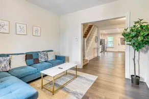 1 Block to Stroudsburg Main St: Chic Townhome - Intérieur