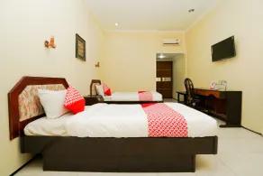 RedDoorz at Hotel Tampiarto Probolinggo Jawa Timur - Room