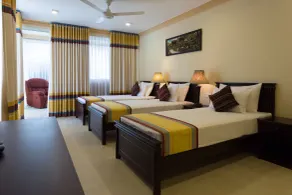 Oak Ray Serene Garden Hotel - Rum