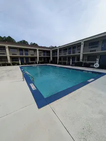 Garden Inn Adairsville - Pool