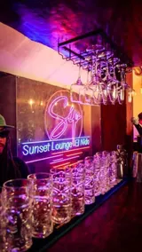 Sip Sunset Hostel and Lounge - Restaurant