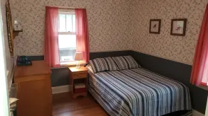 Miners Bay Lodge - Room
