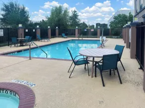Restwell Inn & Suites I-45 North - Pool