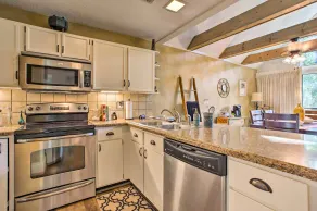 Keowee Keys Home w/ Mountains View & Lake Access! - Interior