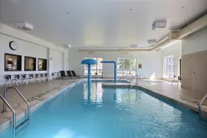 Super 8 by Wyndham Lachenaie/Terrebonne - Piscine