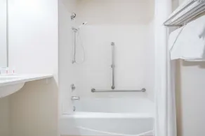 Super 8 by Wyndham Baxter/Brainerd Area - Salle de bain