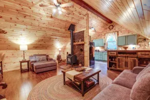 Hot Tub Haven 10 Mi to Hocking Hills State Park! - Interior