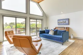 Walk to Bethel Woods: Family Home w/ Deck & Views! - Innenbereich