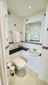 Dial House Hotel - Bathroom