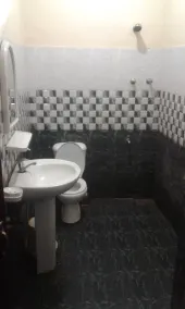 Italiano Restaurans - Bathroom