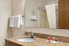 Super 8 by Wyndham Waco University Area - Salle de bain