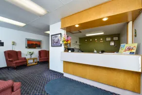 Super 8 by Wyndham Minot Airport - Reception