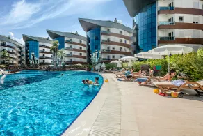 Onkel Residence - Pool