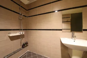 Moonbay Hotel - Bathroom