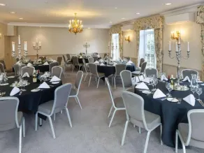 Sunday Box Hill Burford Bridge Hotel - Restaurant