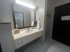 Super 8 by Wyndham Port Arthur/Nederland Area - Salle de bain