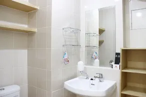 Relaxing Studio Apartment at Parahyangan Residence with Mountain View - Bathroom