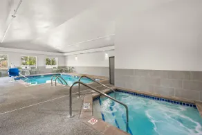 Spark by Hilton Eden Prairie - Piscine