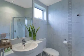 Best Western Colonial Village Motel - Bathroom