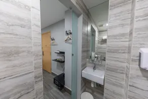 Butternut Tree Hotel - Baño