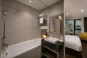 The Bloom Pham Viet Chanh - Modern Living Space in Saigon - A Top Choice for Western Travelers - Bad