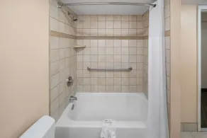 La Quinta by Wyndham San Antonio Medical Ctr. NW - Bathroom