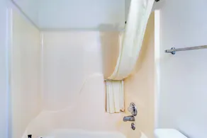 Capital O Amerihost Inn and Suites Kingdom City Hwy 54 MO - Salle de bain