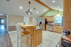 Quiet Marion Getaway with Fireplace! - Intérieur