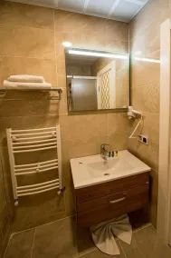 Kars-i Si̇ri̇n Otel - Bathroom