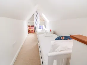 3 Painters Field - Room