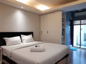 Modern Studio Room at Gateway Ahmad Yani Cicadas Apartment - Room