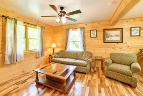 Creekside Cabin in Bainbridge w/ Wraparound Deck! - Innenbereich