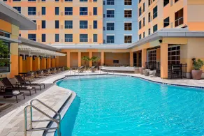 Hyatt House across from Universal Orlando Resort - Piscina