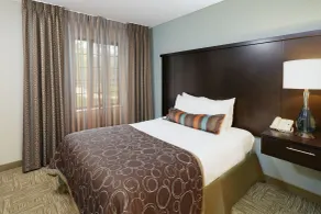 Staybridge Suites Glenview by IHG - Quarto