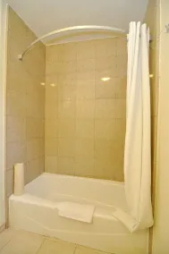 Super 8 by Wyndham Monterey - Salle de bain